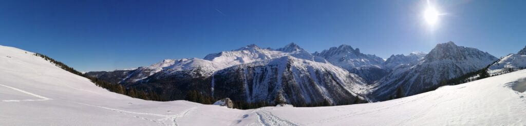 Panorama-masyw-Mont-Blanc