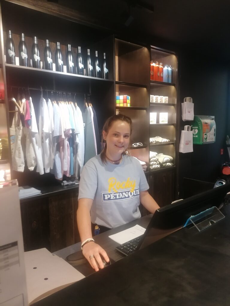 Lisa-w-oczekiwaniu-na-gosci